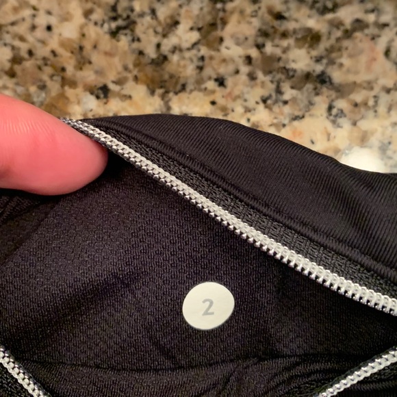 Lululemon Ravish Reptile Speeds 2.5” - Picture 4 of 7
